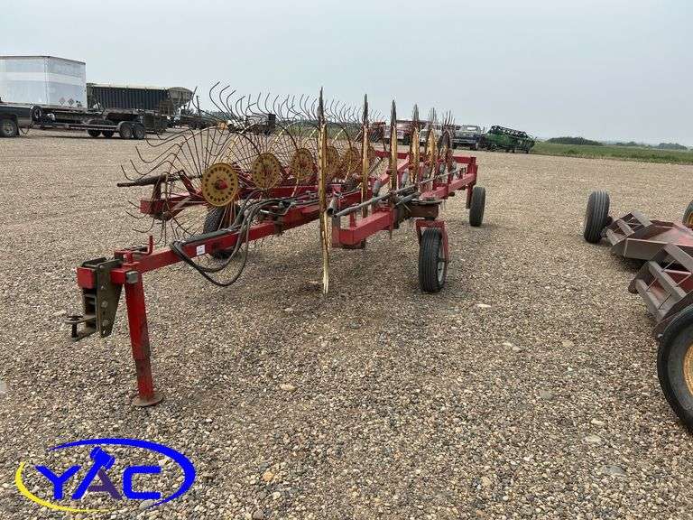 TONUTTI V12 12 WHEEL HAY RAKE