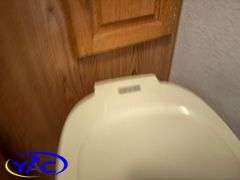 1993  FLEETWOOD ENTERPRISES (WILDNERNESS) FIFTH WHEEL CAMPER