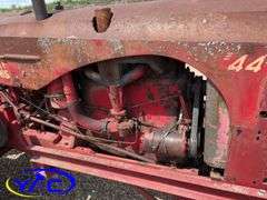 1947 MASSEY HARRIS 44  W/ SHAVER POST POUNDER