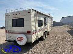 1993  FLEETWOOD ENTERPRISES (WILDNERNESS) FIFTH WHEEL CAMPER