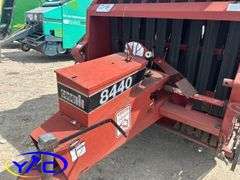 CASE INTERNATIONAL 8440 ROUND BALER