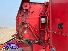 2008 MASSEY FERGUSON 1756 ROUND BALER