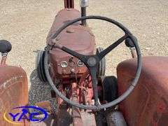 1947 MASSEY HARRIS 44  W/ SHAVER POST POUNDER