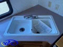 1993  FLEETWOOD ENTERPRISES (WILDNERNESS) FIFTH WHEEL CAMPER