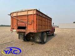 1974 FORD SINGLE AXLE GRAIN TRUCK
