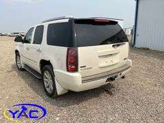 2011  GMC  YUKON DENALI 4WD