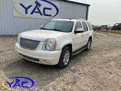 2011  GMC  YUKON DENALI 4WD