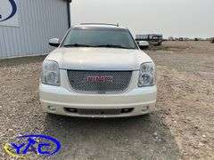 2011  GMC  YUKON DENALI 4WD