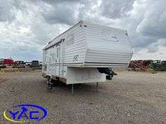 2004  COACHMEN  SHASTA FIFTH WHEEL CAMPER