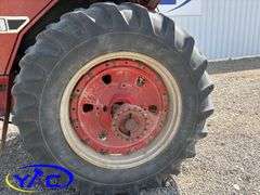 CASE IH 1086 TRACTOR