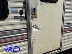 1993  FLEETWOOD ENTERPRISES (WILDNERNESS) FIFTH WHEEL CAMPER