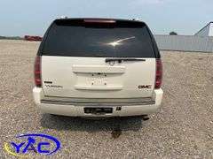 2011  GMC  YUKON DENALI 4WD