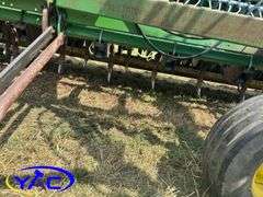 JOHN DEERE 9450 30' HOE DRILL W/ BERGEN TRANSPORT