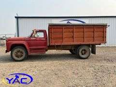 1974 FORD SINGLE AXLE GRAIN TRUCK