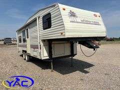 1993  FLEETWOOD ENTERPRISES (WILDNERNESS) FIFTH WHEEL CAMPER