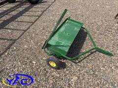 PULL-TYPE JOHN DEERE AERATOR - 42"