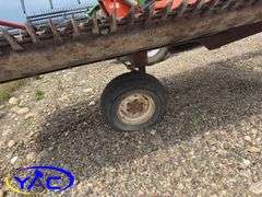 CASE IH 725 PULL-TYPE SWATHER