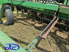 JOHN DEERE 9450 30' HOE DRILL W/ BERGEN TRANSPORT