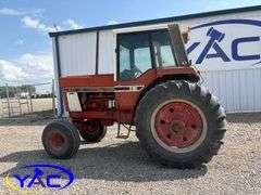 CASE IH 1086 TRACTOR