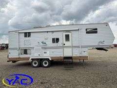 2004  COACHMEN  SHASTA FIFTH WHEEL CAMPER