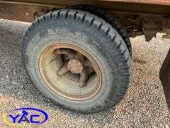 1974 FORD SINGLE AXLE GRAIN TRUCK