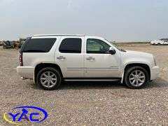 2011  GMC  YUKON DENALI 4WD