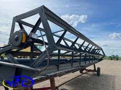 960 MACDON 30' HEADER W/ JD ADAPTOR