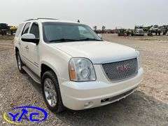 2011  GMC  YUKON DENALI 4WD