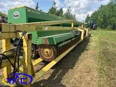 JOHN DEERE 9450 30' HOE DRILL W/ BERGEN TRANSPORT