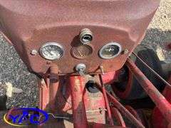 1947 MASSEY HARRIS 44  W/ SHAVER POST POUNDER