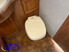 1993  FLEETWOOD ENTERPRISES (WILDNERNESS) FIFTH WHEEL CAMPER