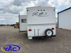 2004  COACHMEN  SHASTA FIFTH WHEEL CAMPER