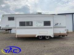 2004  COACHMEN  SHASTA FIFTH WHEEL CAMPER