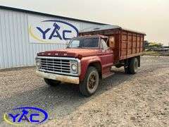 1974 FORD SINGLE AXLE GRAIN TRUCK