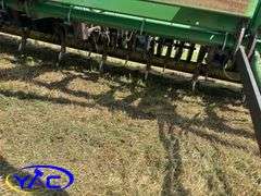 JOHN DEERE 9450 30' HOE DRILL W/ BERGEN TRANSPORT