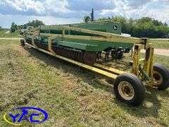 JOHN DEERE 9450 30' HOE DRILL W/ BERGEN TRANSPORT