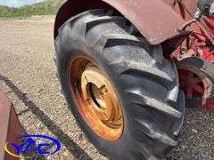 1947 MASSEY HARRIS 44  W/ SHAVER POST POUNDER