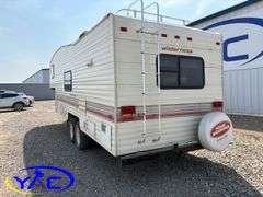 1993  FLEETWOOD ENTERPRISES (WILDNERNESS) FIFTH WHEEL CAMPER