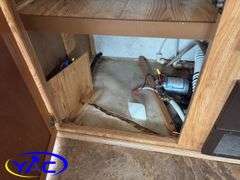 2004  COACHMEN  SHASTA FIFTH WHEEL CAMPER
