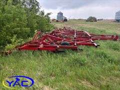 28' IH 4700 CULTIVATOR