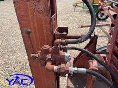 1947 MASSEY HARRIS 44  W/ SHAVER POST POUNDER