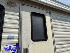 1993  FLEETWOOD ENTERPRISES (WILDNERNESS) FIFTH WHEEL CAMPER