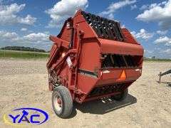 CASE INTERNATIONAL 8440 ROUND BALER