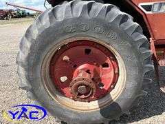 CASE IH 1086 TRACTOR