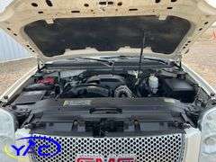 2011  GMC  YUKON DENALI 4WD