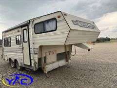 1987  TRAVELAIRE  MODEL W200 FIFTH WHEEL CAMPER