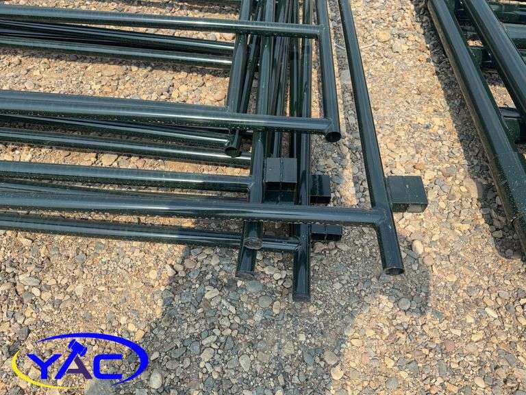 5- 9'6 Cattle/Horse Panel W/ Gate (BUYER MUST PAY 5X THE BID PRICE)