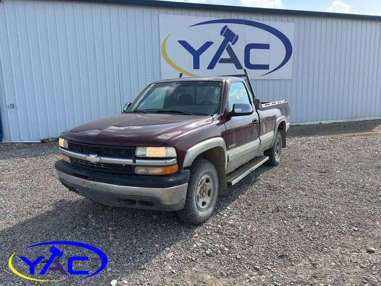 2000 CHEVROLET SILVERADO 1500 REG CAB 4WD