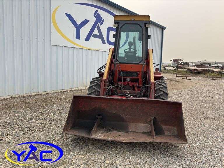VERSATILE 160 BI-DIRECTIONAL TRACTOR