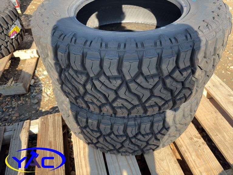 33x12.50R18 Tire